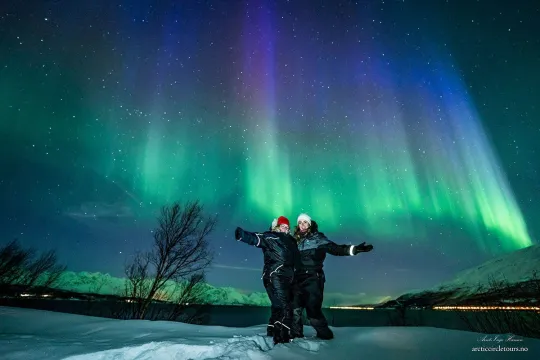 Northern lights chase by minibus