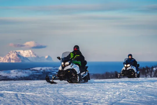 Snøskutersafari i vakre Lyngsalpene - XLyngen
