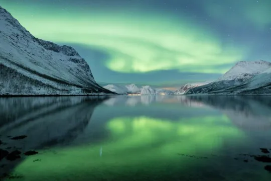 Aurora adventure tour with professional photographer