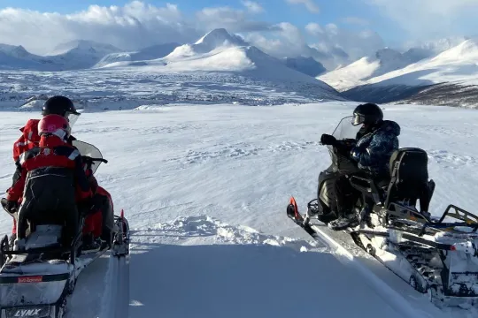 Snowmobile excursion into the wilderness - daytime tour with North Experience