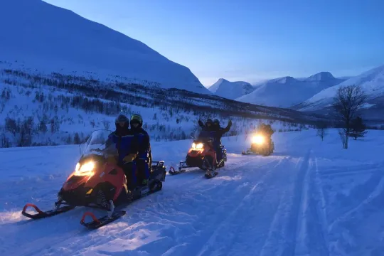 Snowmobile excursion into the wilderness - evening tour with North Experience