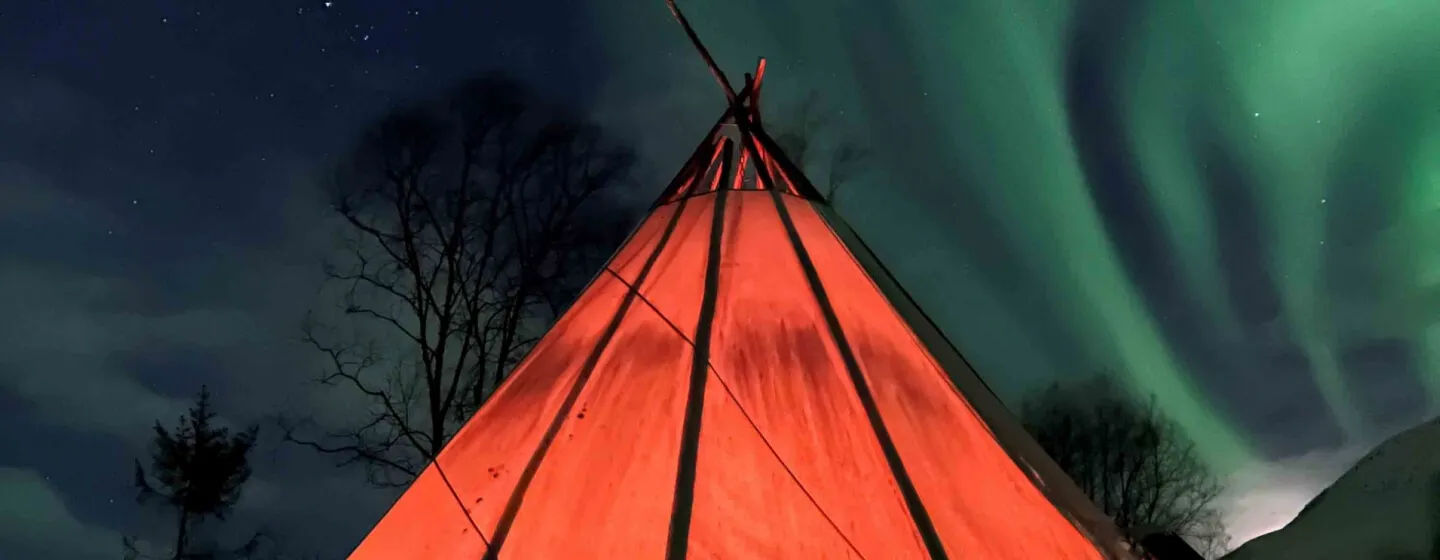 Lavvo and northern light North Experience